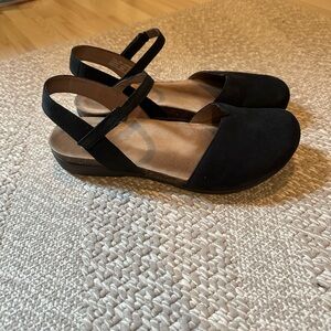 Dansko Rowan Sandals Size 9 (39)
